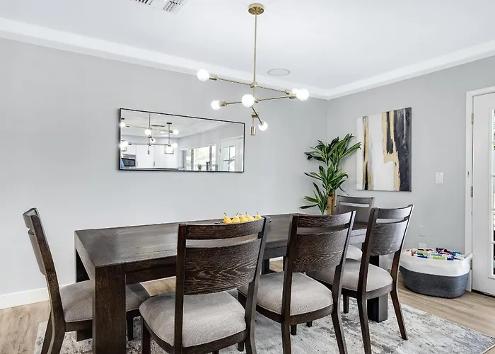 Minutes From Shopping, Dining & Golf Phoenix