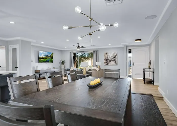 Holiday home Minutes From Shopping, Dining & Golf