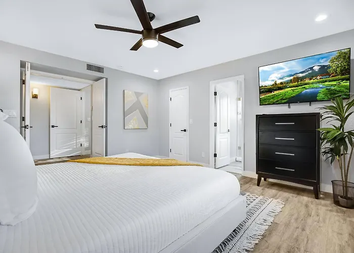 Holiday home Minutes From Shopping, Dining & Golf *