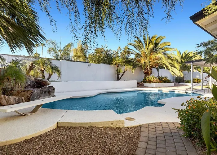 Minutes From Shopping, Dining & Golf Holiday home Phoenix