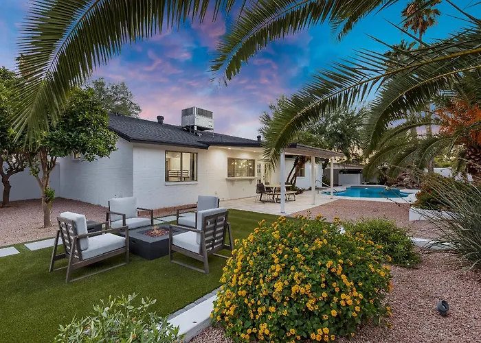 Holiday home Minutes From Shopping, Dining & Golf *