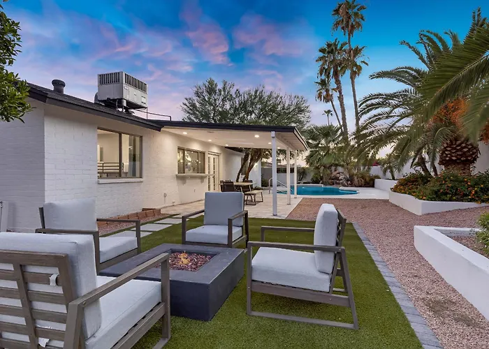 Holiday home Minutes From Shopping, Dining & Golf *