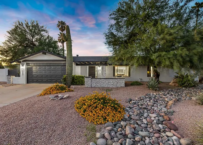 Minutes From Shopping, Dining & Golf Phoenix